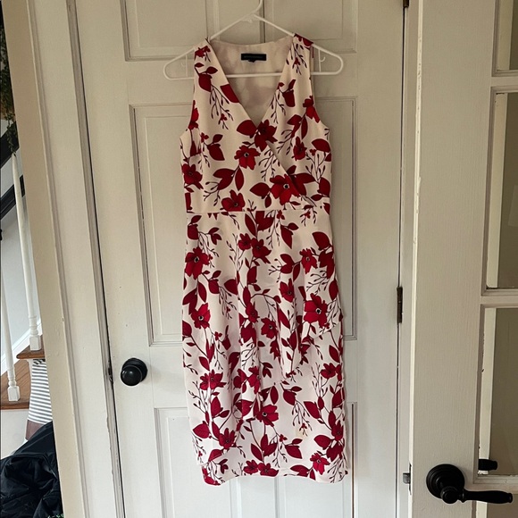 Banana Republic Dresses & Skirts - Banana Republic Red and White Floral Midi Dress